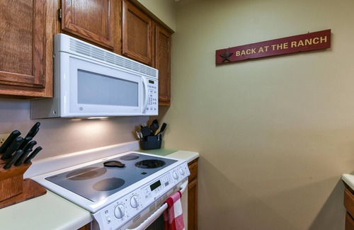 Notch Estates Cabina | Westcreek Ranch @ Notch - NO Stairs! 2 Pools, Fishing Lake, 1 Mile to Sdc!