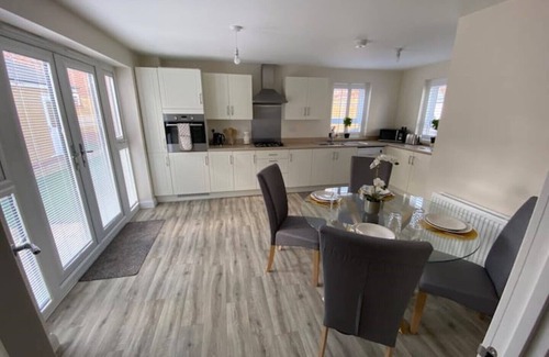 Milton Keynes Casa | Westergate - 4 Bed Luxury Home with free parking