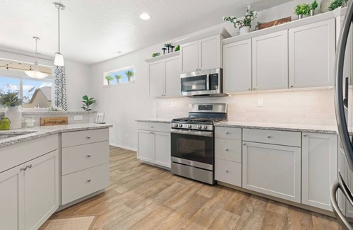 Caldwell Casa | Western Explorer Two Homes Sleeps 20!