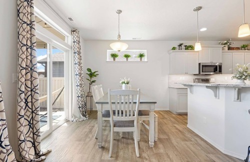 Caldwell Casa | Western Explorer Two Homes Sleeps 20!