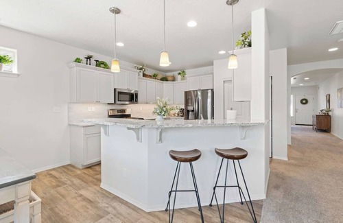 Caldwell Casa | Western Explorer Two Homes Sleeps 20!