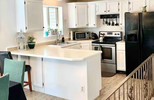 Leeds Casa | Western Farm Retreat 3 bedroom house in Leeds Utah, WiFi, AC, large backyard