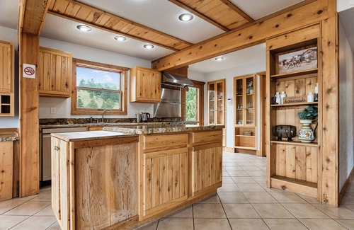 Eagle Nest Casa | Western Ranch for Weddings, Retreats, Reunions. Two lodging units on 40 acres.