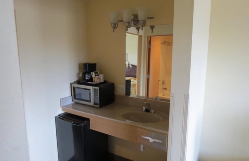 Tillamook Hotel | Western Royal Inn