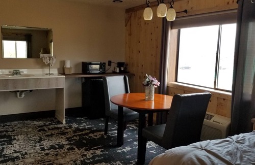 Tillamook Hotel | Western Royal Inn