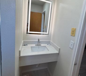Clarendon Hotel | western skies motel