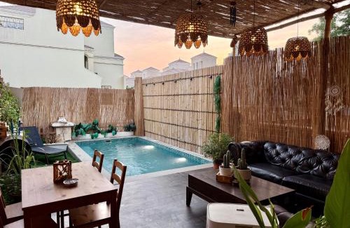 Al Hamra Village Villa | Western Townhouse with swimming pool