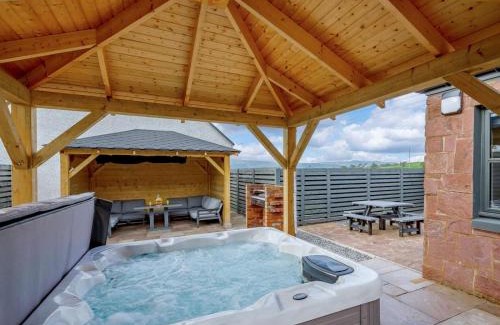 Alexandria Casa | Westertonhill 3 Double Bed Lodge Sleeps 8 With Hot Tub Hire Available