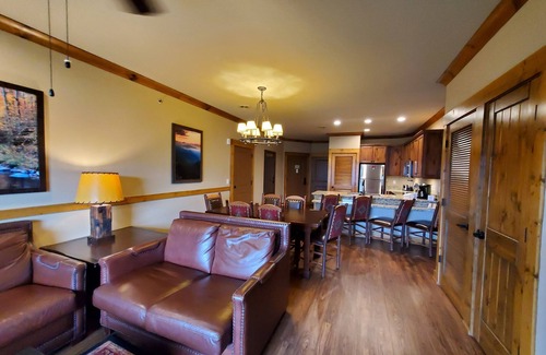 Gatlinburg Complejo | Westgate Resort Condo w/ Waterpark near downtown Gatlinburg - Mountain-top Views