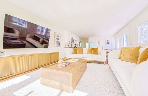 Melrose Casa | WEHO 12 Pax Charming house with Outdoor Oasis