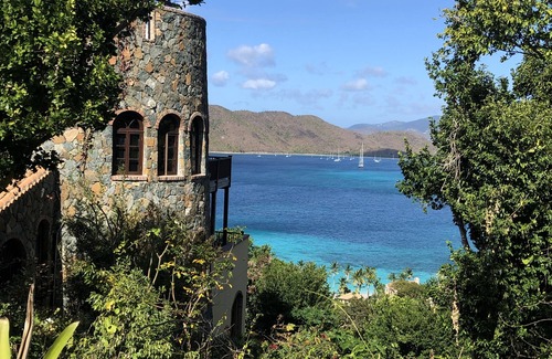 Hart Bay Villa | WESTIN St JOHN USVI, ¡Fantástica villa frente al mar! Pasos de la playa