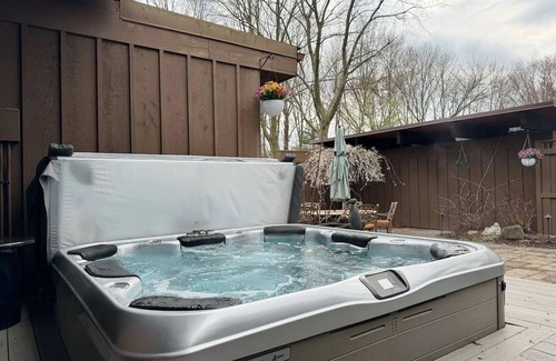 Westlake Casa | Westlake Oasis: Luxurious home with a private hot tub