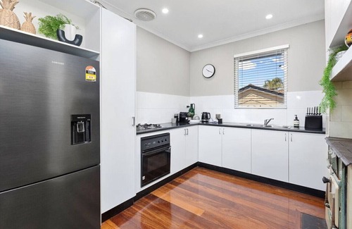 East Victoria Park Apartamento | Westminster Cottage! Near Albany Hwy Cafe Strip!