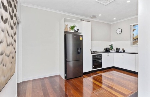 East Victoria Park Apartamento | Westminster Cottage! Near Albany Hwy Cafe Strip!