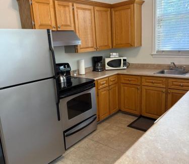 Waterford Valley Apartamento | Westmount Manor Unit 2 - 2 Bedroom Apartment