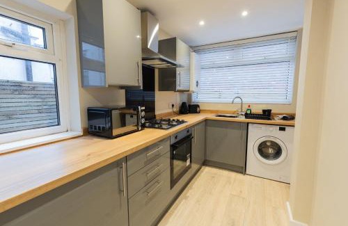 Runcorn Apartamento | 'Weston House' Newly Renovated Family and Workspace Business Cosy Home in Runcorn, Cheshire ENTIRE HOUSE