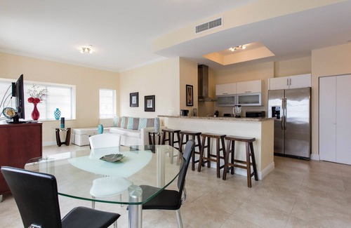 Mid Beach Hotel | Westover Arms Hotel