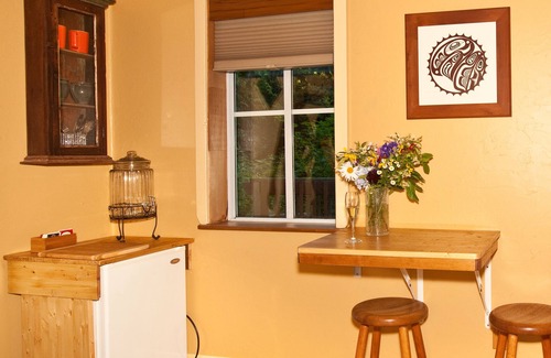 Salt Spring Island Cabaña | Westover Bed And Breakfast