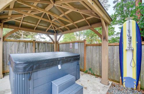 Westport Casa | Westport Home with Hot Tub 2 Blocks to Beach!