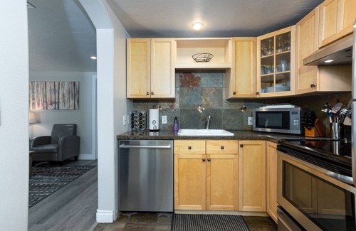 River West Cabaña | The Westside Cottage: corazón del distrito de Galveston Ave con jacuzzi privado
