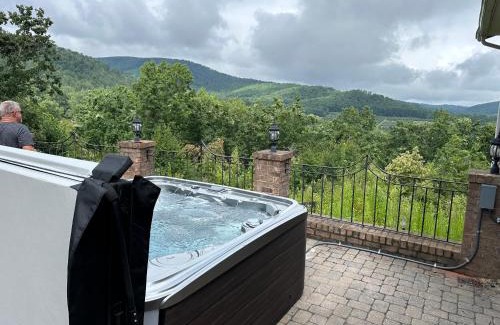 Hendersonville Casa | Wethero Ridge Moutain Estate & Hot tub