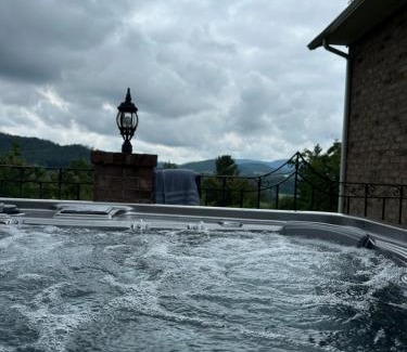 Hendersonville Casa | Wethero Ridge Moutain Estate & Hot tub