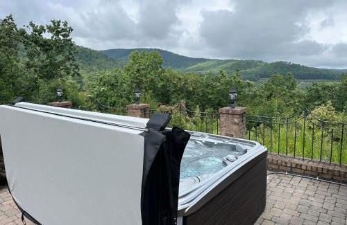 Hendersonville Casa | Wethero Ridge Moutain Estate & Hot tub