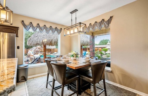 Alvin Casa | WF- Luxury 5BR w/ Casita Pool Hot Tub Tiki Bar