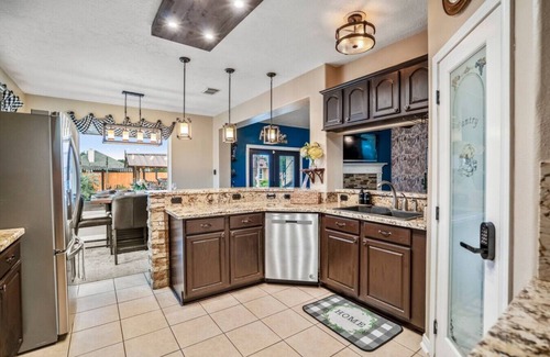 Alvin Casa | WF- Luxury 5BR w/ Casita Pool Hot Tub Tiki Bar