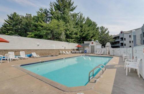 Lake Delton Casa | WFC III Adults or Families Lakefront View