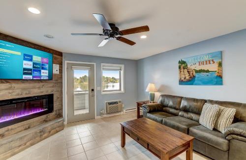 Lake Delton Casa | WFC Lakefront Views Family or Romance