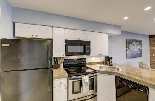 Lake Delton Casa | WFC Lakefront Views Family or Romance