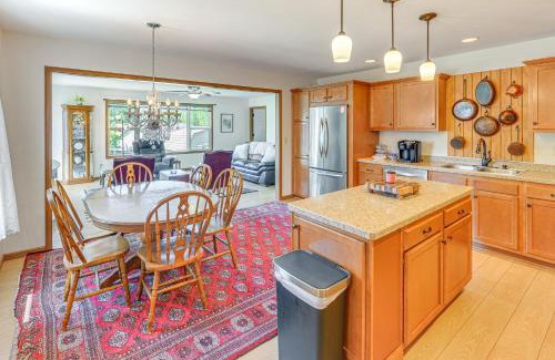 Columbiana Apartamento | WFH-Friendly Columbiana Vacation Rental with Deck!