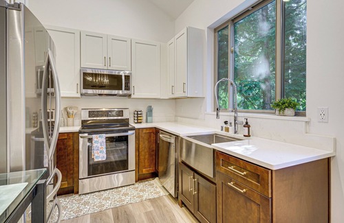 Redmond Casa | WFH-Friendly Gem w/ Creek: 4 Mi to Sammamish Trail