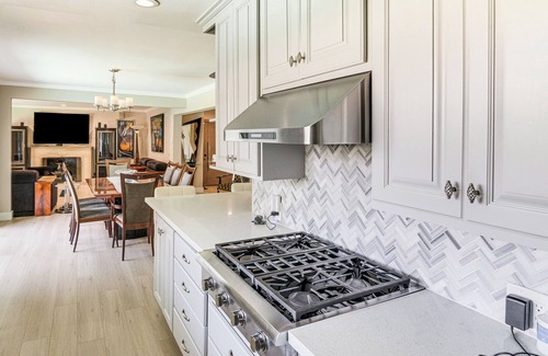 Encino Casa | WFH Friendly: Spacious Hillside Retreat in Encino