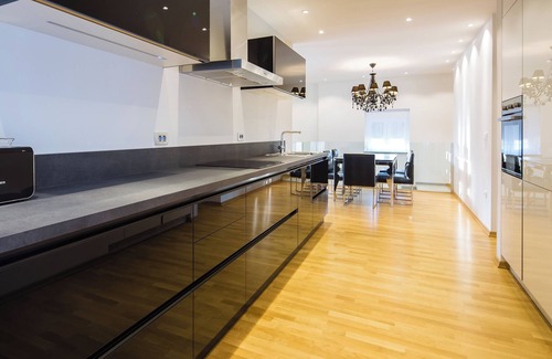 Siska District Casa | WH Apartments
