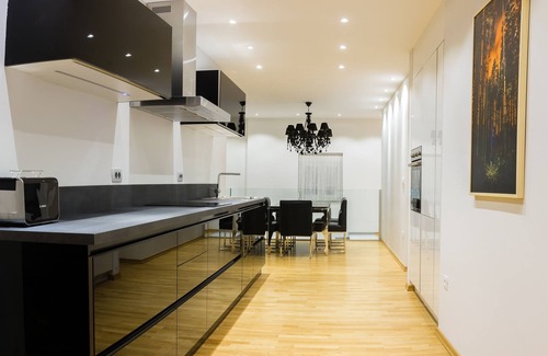 Siska District Casa | WH Apartments