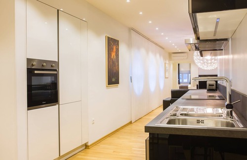 Siska District Casa | WH Apartments