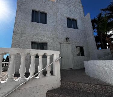El Puerto Apartamento | Whale Hill