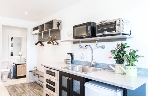 Mobile Casa | Whale House Guest House