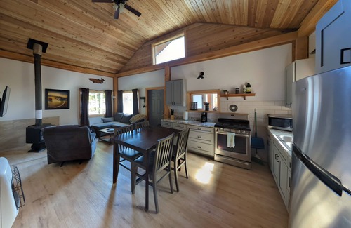 Whale Pass Cabina | Whale Pass Adventure Cabin | Cabin in Whale Pass with private boat launch