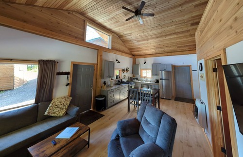 Whale Pass Cabina | Whale Pass Adventure Cabin | Cabin in Whale Pass with private boat launch