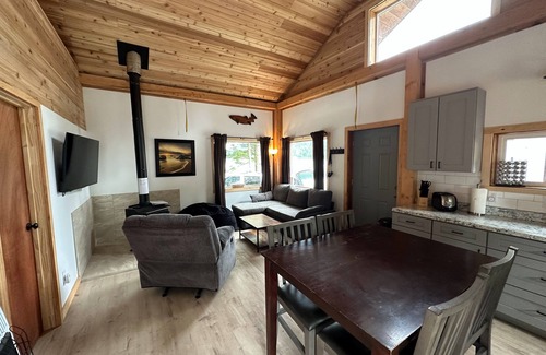 Whale Pass Cabina | Whale Pass Adventure Cabin | Cabin in Whale Pass with private boat launch