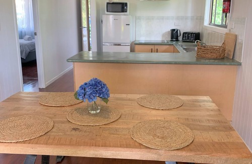 Urangan Cabina | Whale's Tail 1 BR Cabin - 300m to Beach.