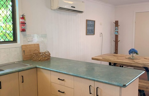 Urangan Cabina | Whale's Tail 1 BR Cabin - 300m to Beach.