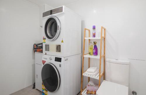Ettalong Beach Casa | Whale Song Serenity - Ettalong Beach Garden Stay