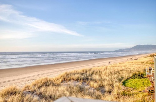 Rockaway Beach Casa | Whale Watcher Condo 2 - Meredith Lodging