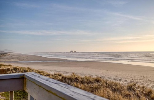 Rockaway Beach Casa | Whale Watcher Condo 2 - Meredith Lodging