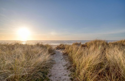 Rockaway Beach Casa | Whale Watcher Condo 2 - Meredith Lodging