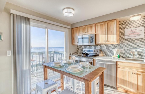 Rockaway Beach Casa | Whale Watcher Condo 3 - Meredith Lodging